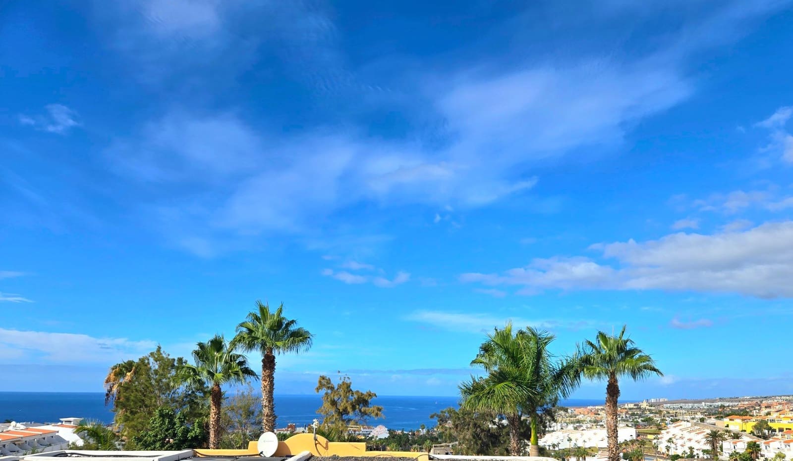 4 bedroom Semi-detached Villa for rent in Costa Adeje with pool garage - € 3,800 (Ref: 9485209)