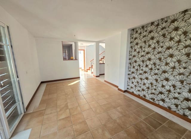 4 bedroom Semi-detached Villa for rent in San Eugenio Alto, Adeje with pool garage - € 3,800 (Ref: 9485209)