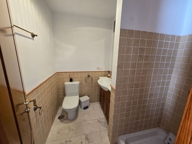 4 bedroom Semi-detached Villa for rent in San Eugenio Alto, Adeje with pool garage - € 3,800 (Ref: 9485209)