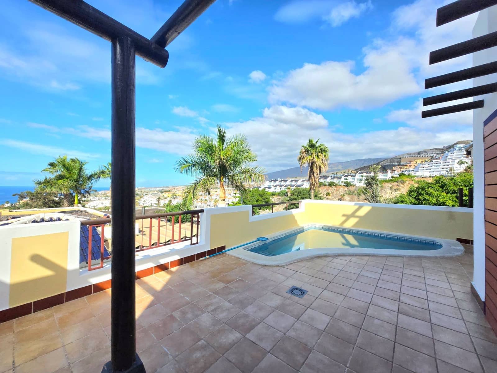 4 bedroom Semi-detached Villa for rent in Costa Adeje with pool garage - € 3,800 (Ref: 9485209)