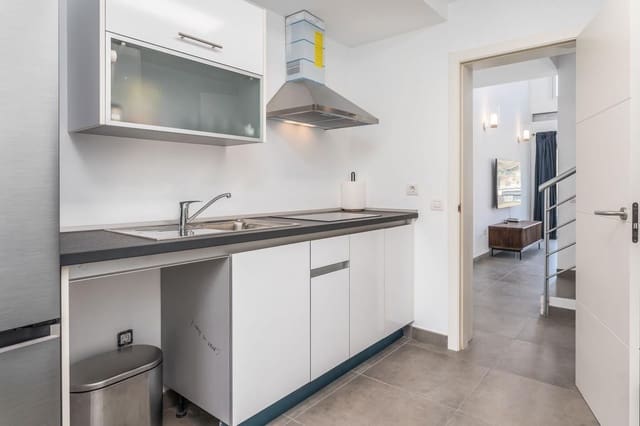 3 makuuhuone Kattohuoneisto vuokrattavana paikassa Los Cristianos, Arona - 2 900 € (Ref: 9485212)