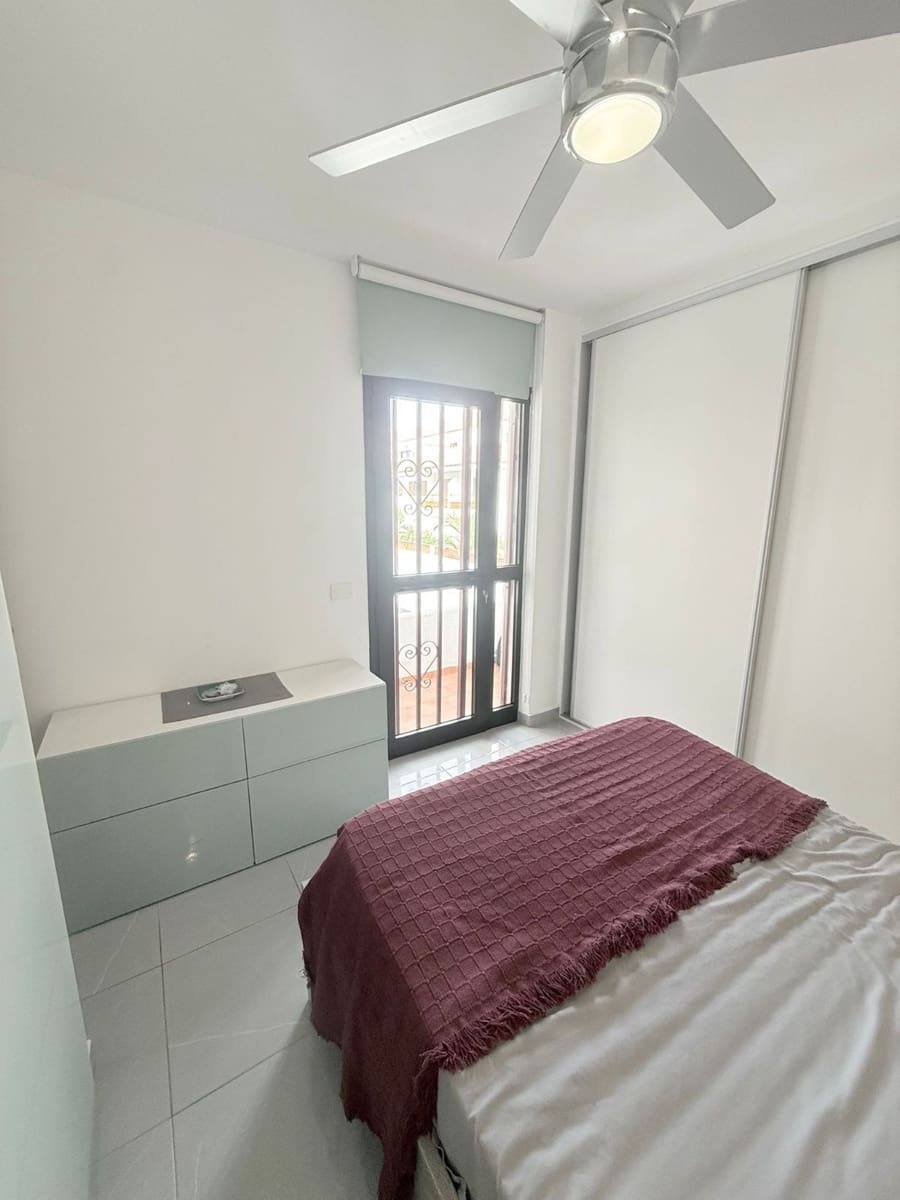 2 bedroom Apartment for sale in Los Cristianos with garage - € 379,000 (Ref: 9491118)