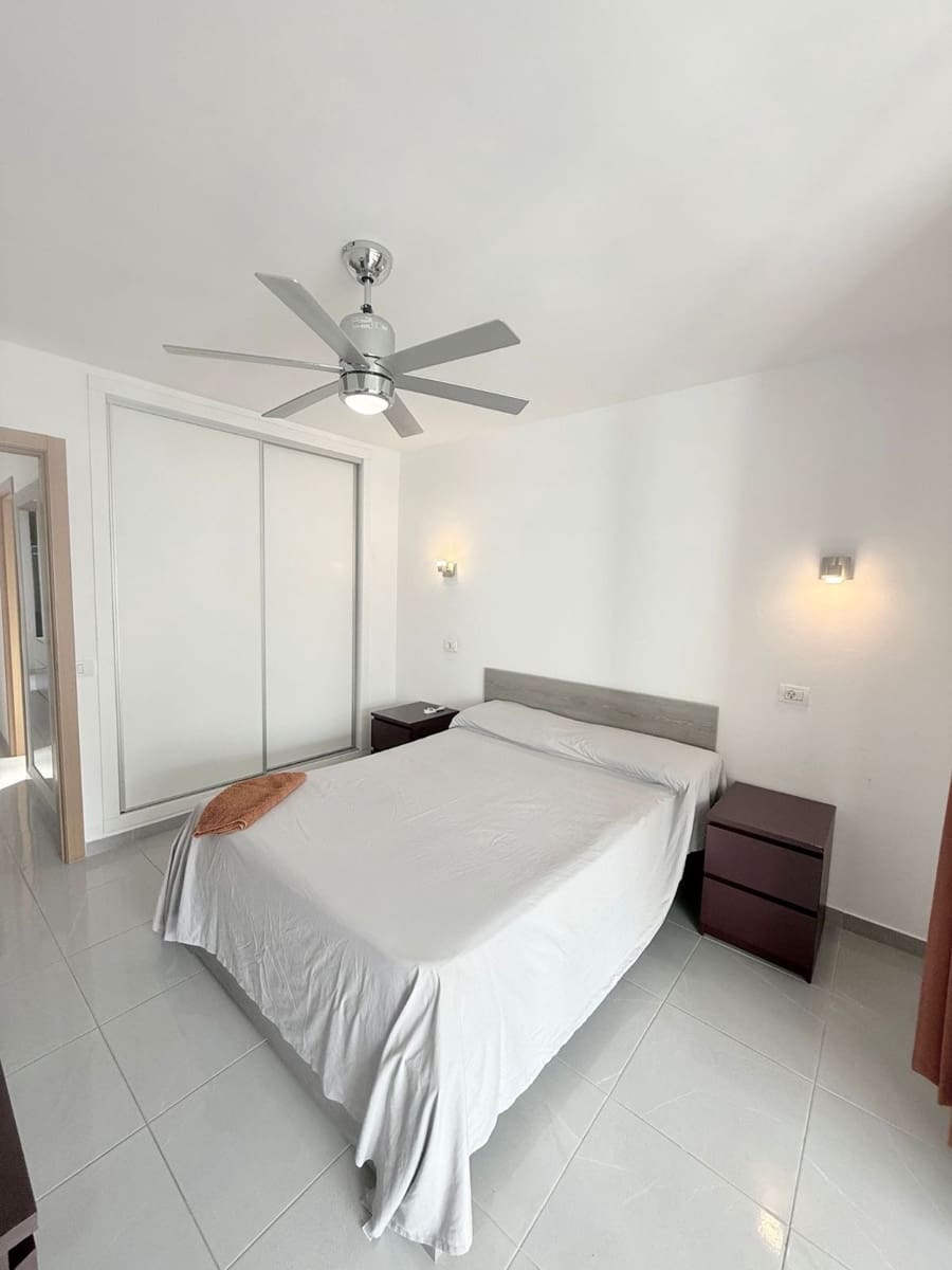 2 bedroom Apartment for sale in Los Cristianos with garage - € 379,000 (Ref: 9491118)