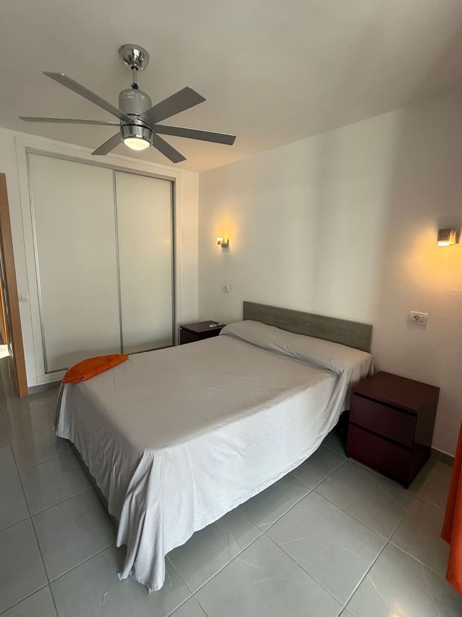 2 bedroom Apartment for sale in Los Cristianos with garage - € 379,000 (Ref: 9491118)