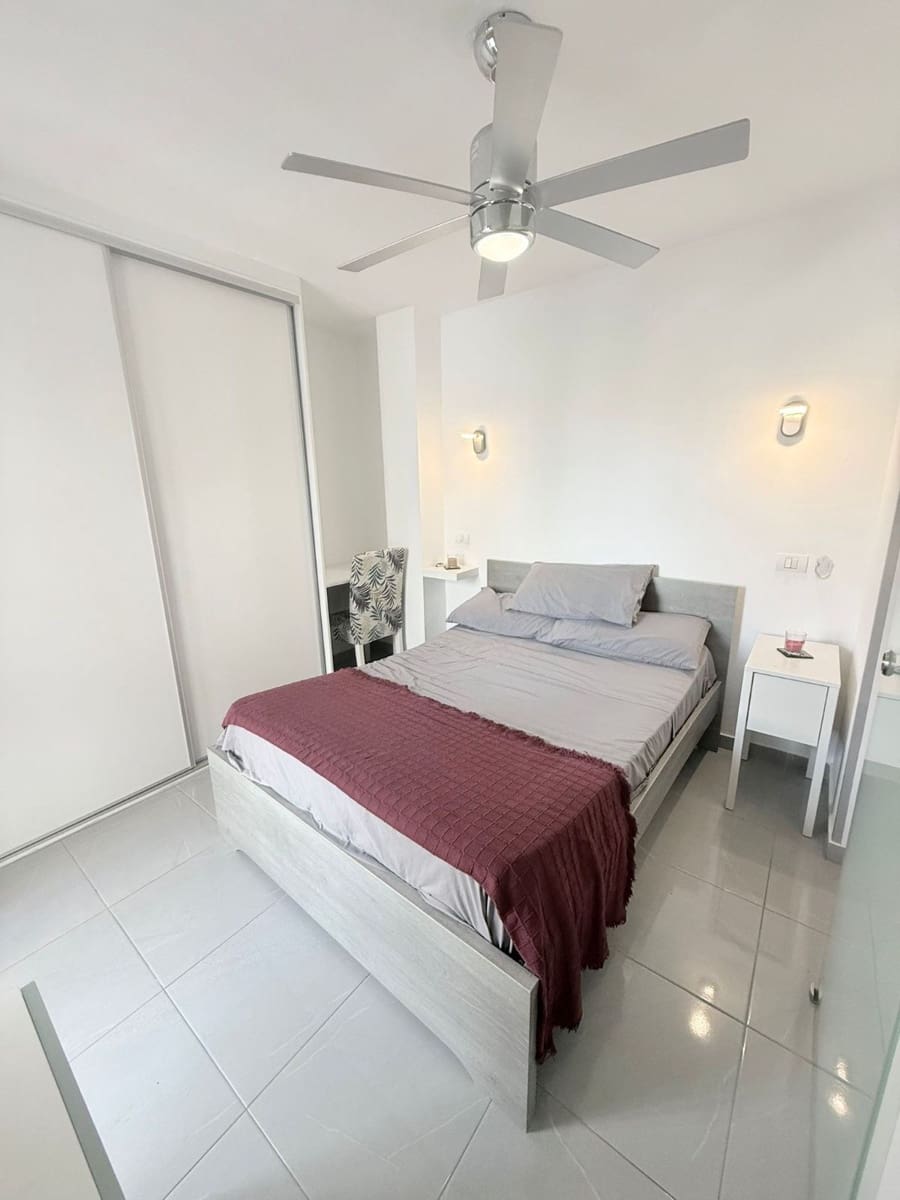 2 bedroom Apartment for sale in Los Cristianos with garage - € 379,000 (Ref: 9491118)