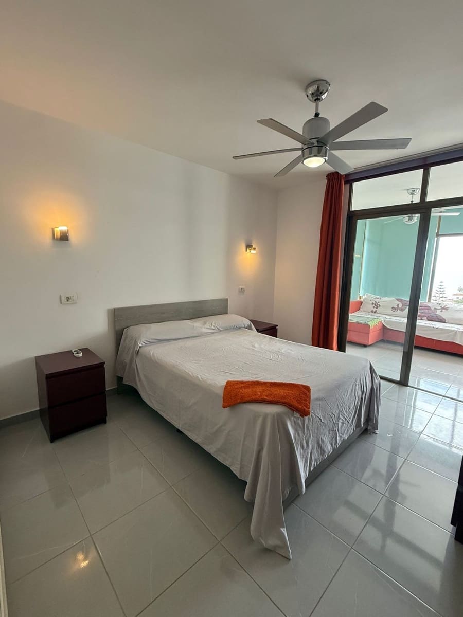 2 bedroom Apartment for sale in Los Cristianos with garage - € 379,000 (Ref: 9491118)