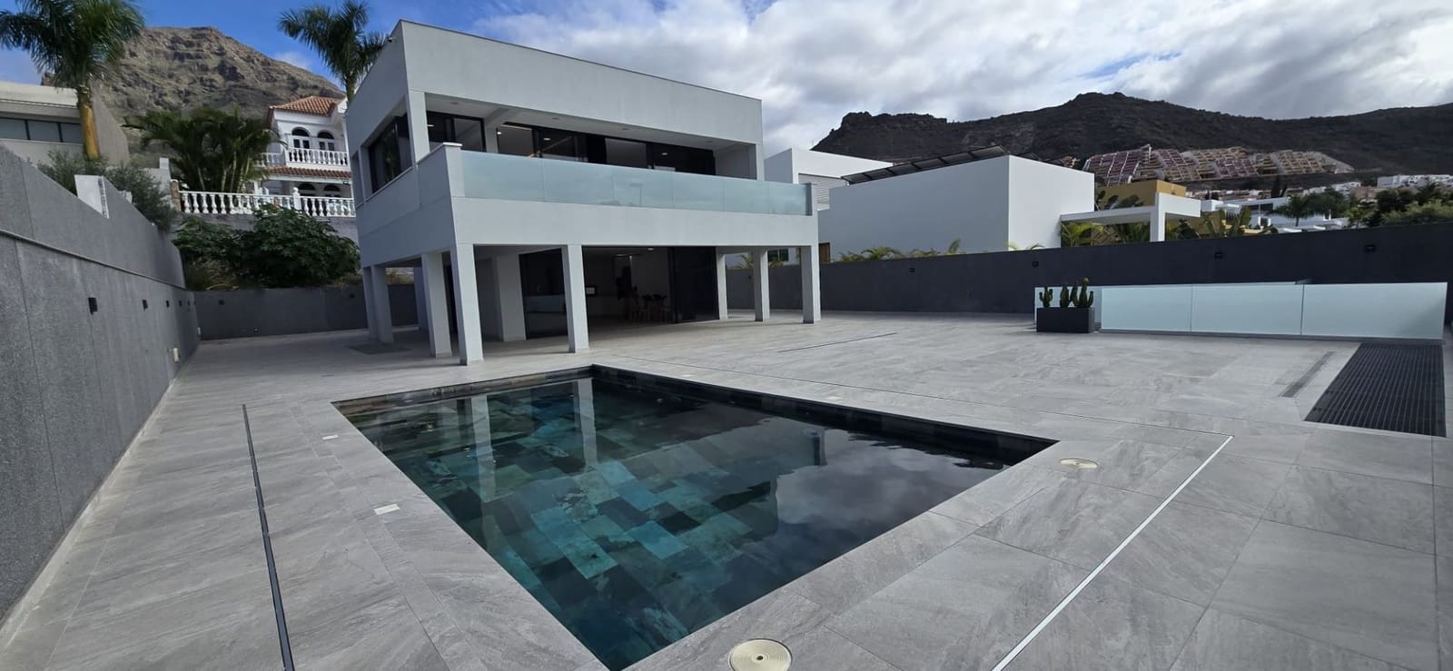 4 bedroom Villa for sale in El Madronal with pool garage - € 1,800,000 (Ref: 9494307)