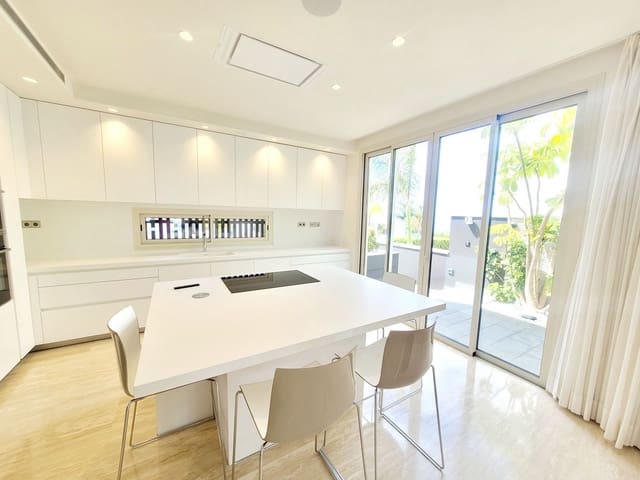 Chalet de 4 habitaciones en Costa Adeje, Adeje en venta con piscina garaje - 3.950.000 € (Ref: 9494308)