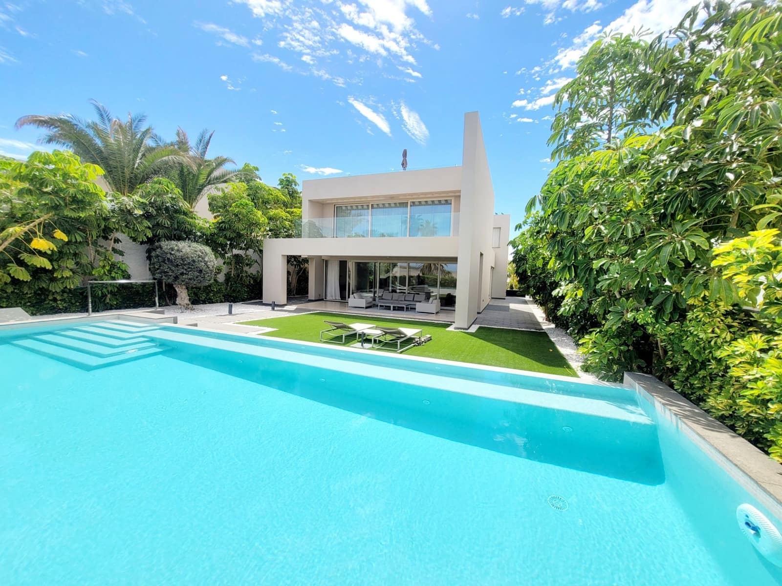 4 bedroom Villa for sale in Costa Adeje with pool garage - € 3,950,000 (Ref: 9494308)