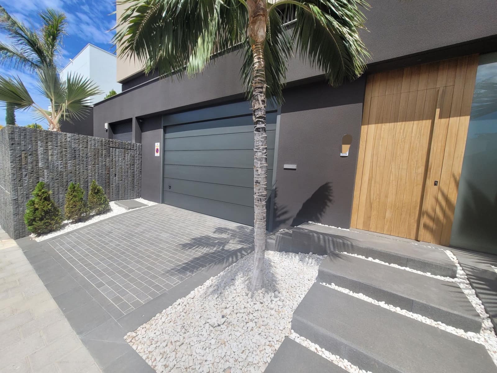 4 bedroom Villa for sale in Costa Adeje with pool garage - € 3,950,000 (Ref: 9494308)