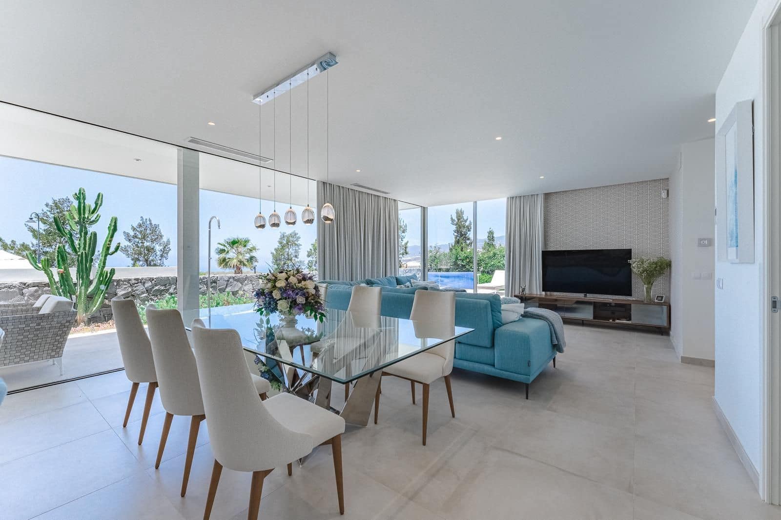 3 bedroom Villa for sale in Guia de Isora with pool garage - € 1,699,000 (Ref: 9496929)