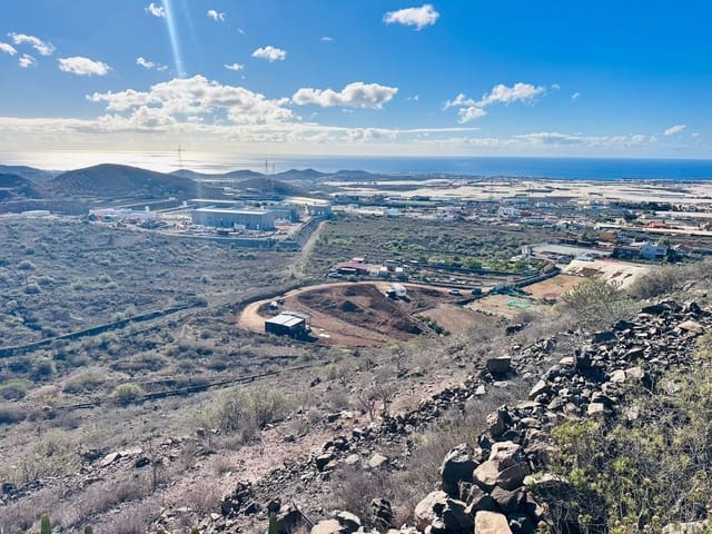 2 bedroom Finca/Country House for sale in Parque de la Reina, Arona - € 355,000 (Ref: 9496932)