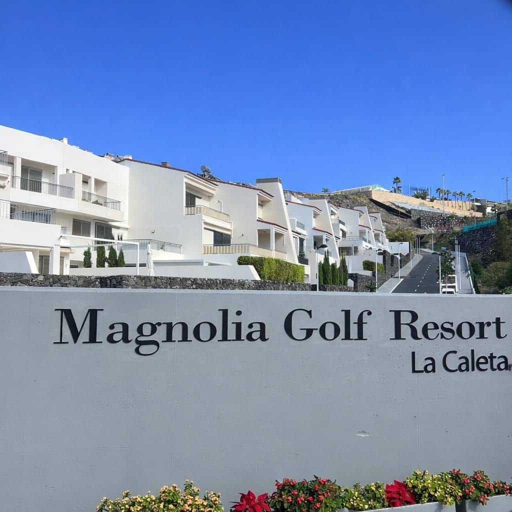 Apartamento de 2 habitaciones en La Caleta en venta con piscina garaje - 995.000 € (Ref: 9503926)