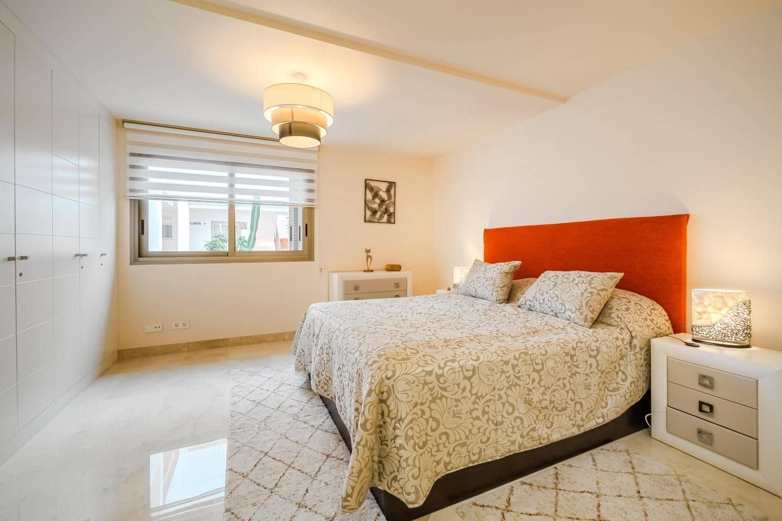 Apartamento de 2 habitaciones en La Caleta en venta con piscina garaje - 995.000 € (Ref: 9503926)