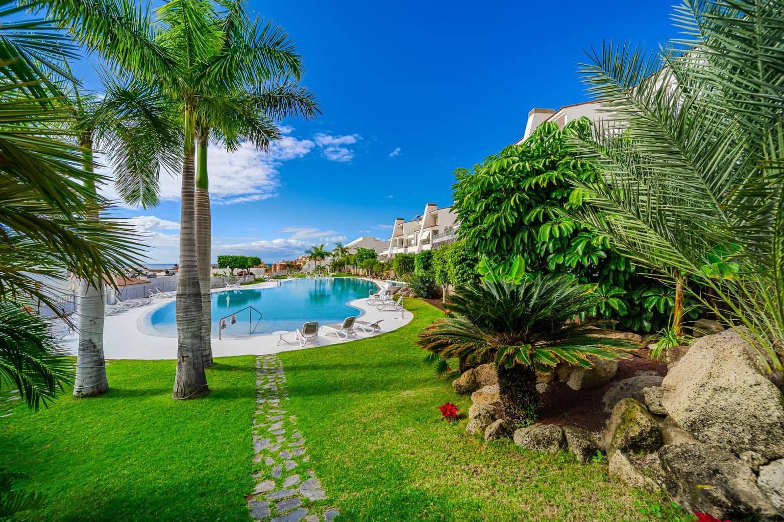 Apartamento de 2 habitaciones en La Caleta en venta con piscina garaje - 995.000 € (Ref: 9503926)