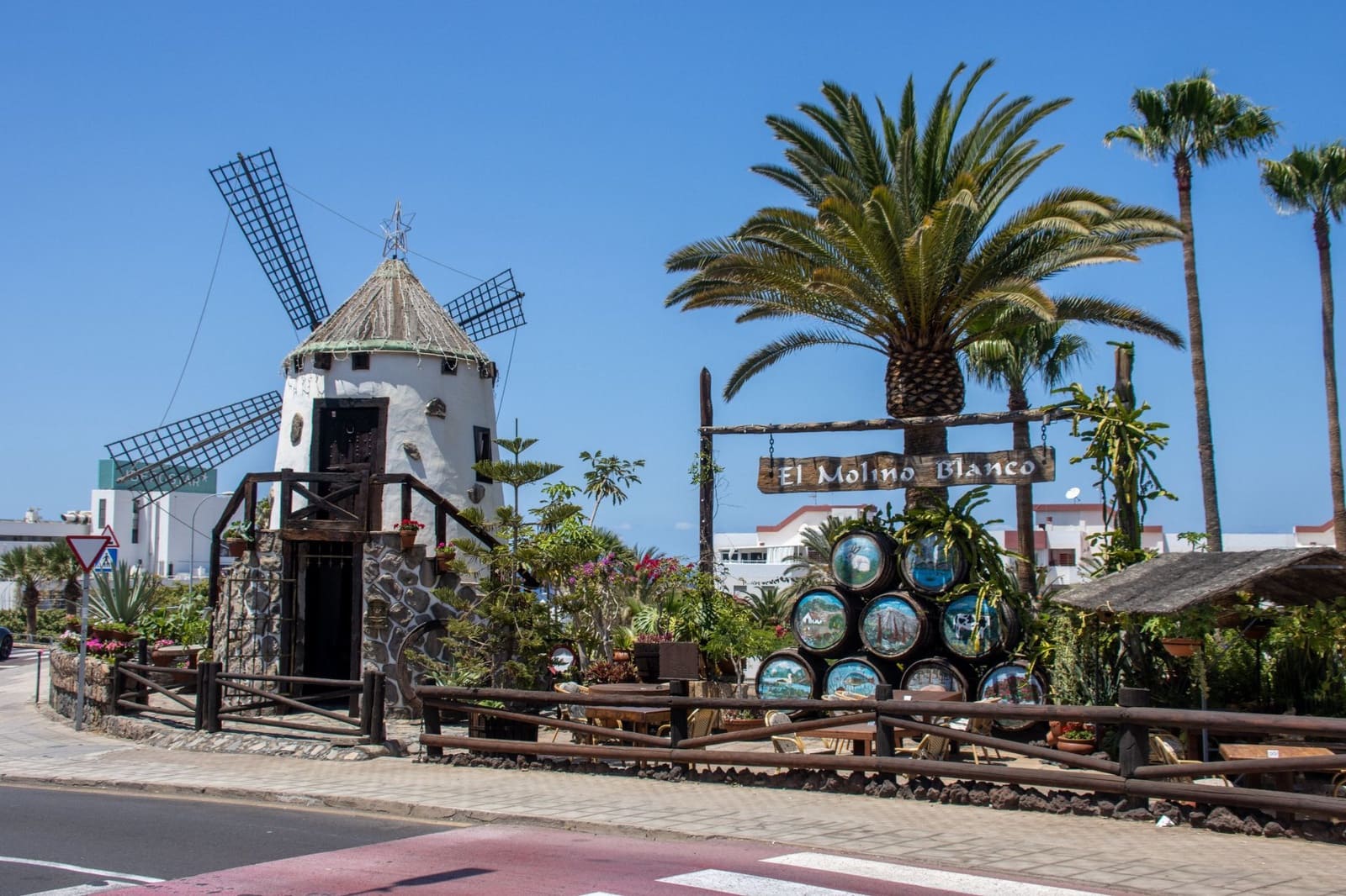 3 bedroom Villa for sale in Costa Adeje with pool garage - € 1,350,000 (Ref: 9503927)