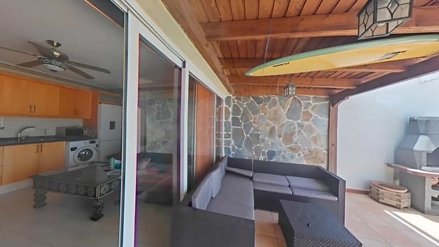 Apartamento de 2 habitaciones en Torviscas, Adeje en venta con piscina - 350.000 € (Ref: 9513250)
