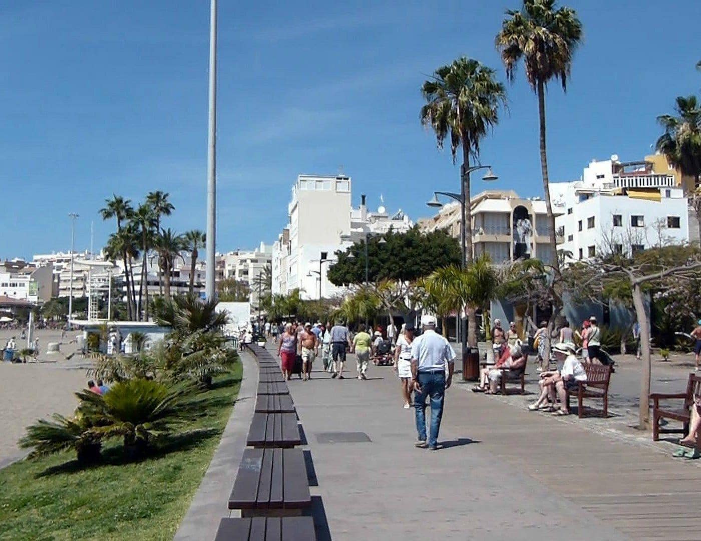 2 soverom Leilighet til leie i Los Cristianos med svømmebasseng garasje - € 2 000 (Ref: 9518514)