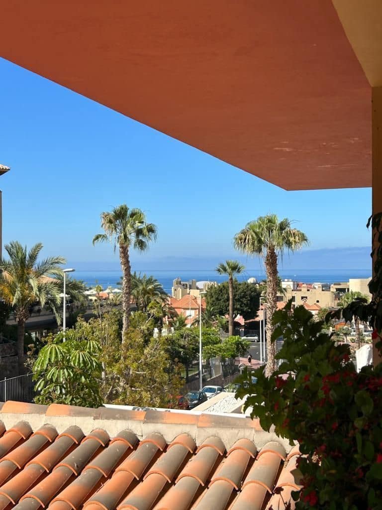 2 soverom Leilighet til leie i Playa del Duque med svømmebasseng garasje - € 2 300 (Ref: 9518515)