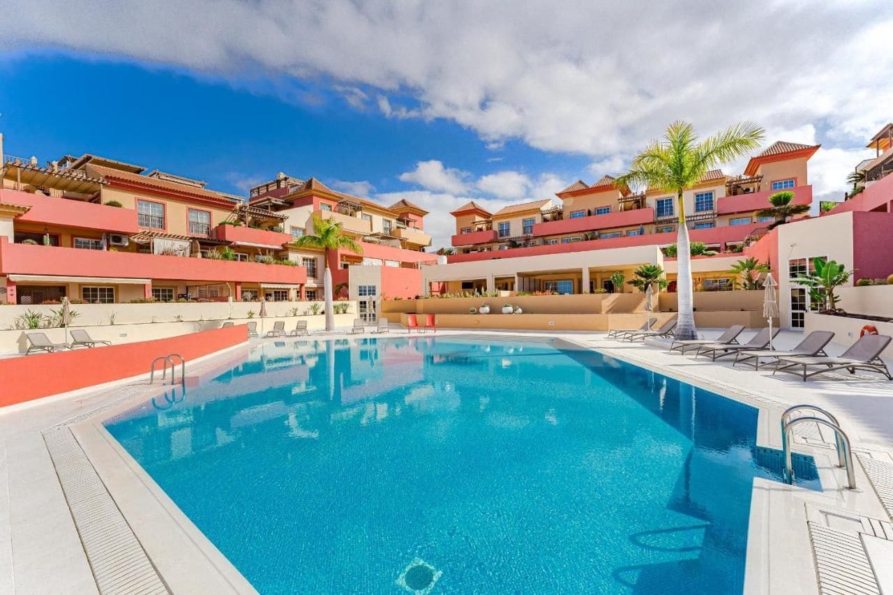 2 soverom Leilighet til leie i Playa del Duque med svømmebasseng garasje - € 2 300 (Ref: 9518515)