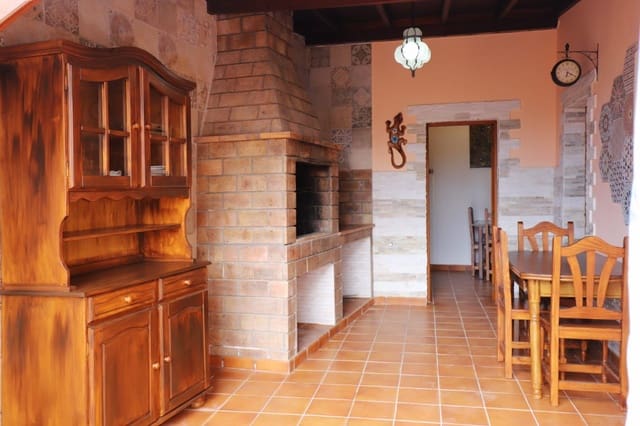 5 soveværelse Villa til salg i Los Silos med garage - € 650.000 (Ref: 9524006)