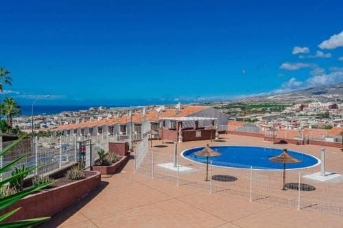 Apartamento de 2 habitaciones en Torviscas, Adeje en venta con piscina - 345.000 € (Ref: 9530071)