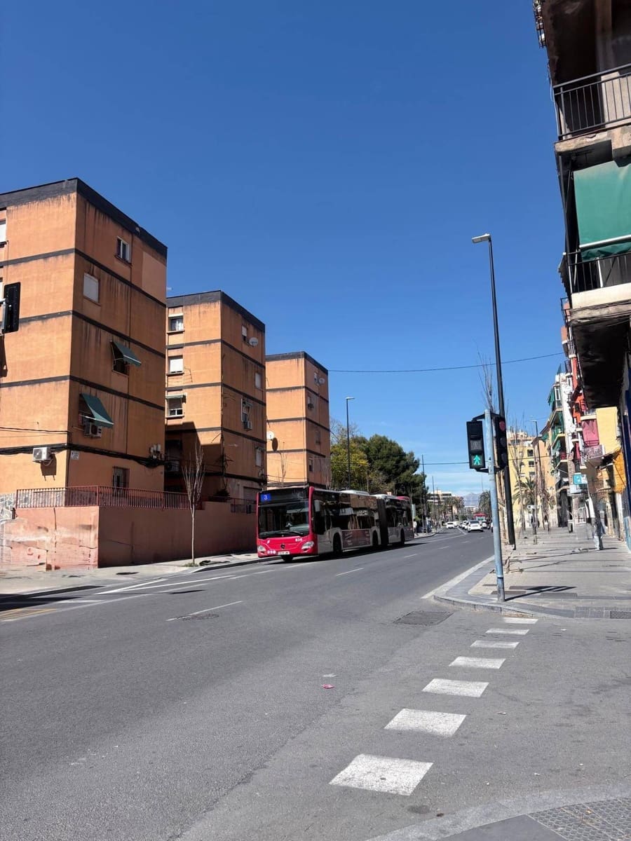 2 bedroom Flat for sale in Alicante / Alacant city - € 148,850 (Ref: 9631757)