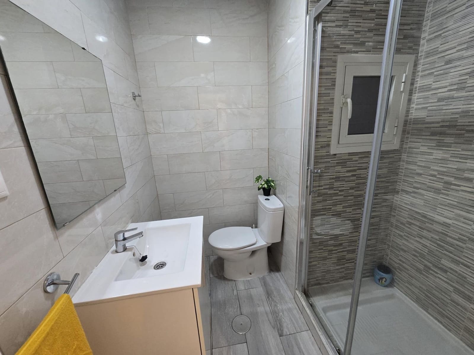 2 bedroom Flat for sale in Alicante / Alacant city - € 148,850 (Ref: 9631757)