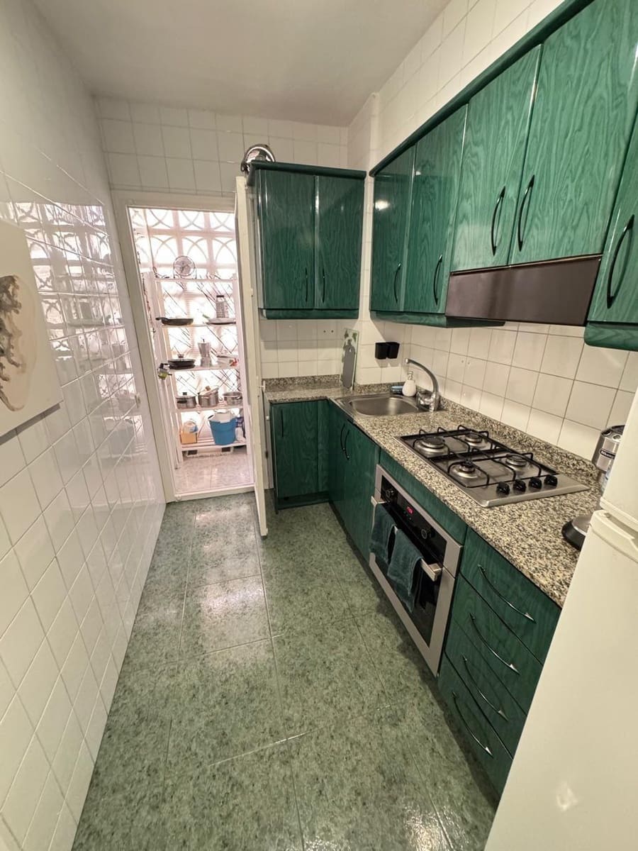 3 bedroom Flat for sale in Alicante / Alacant city - € 165,000 (Ref: 9631759)