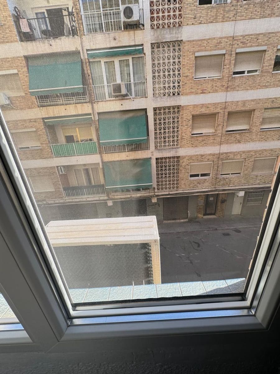 3 bedroom Flat for sale in Alicante / Alacant city - € 165,000 (Ref: 9631759)