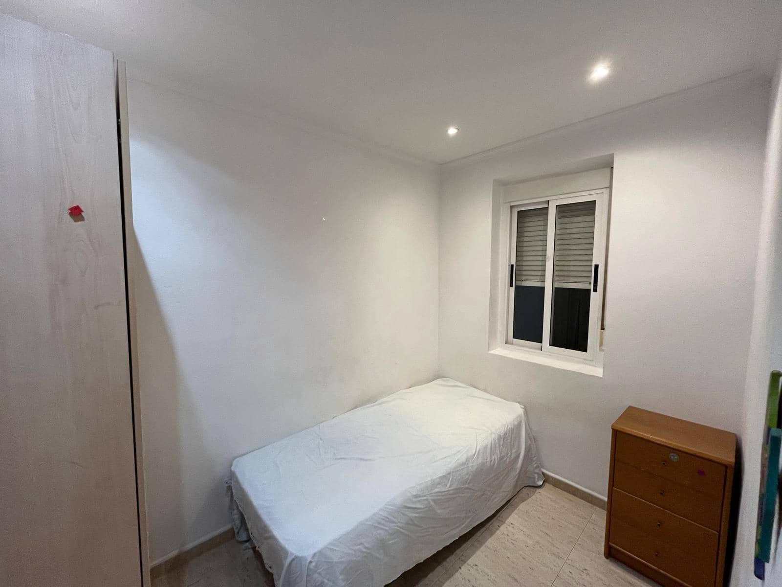 5 bedroom Flat for sale in Alicante / Alacant city - € 147,000 (Ref: 9631762)