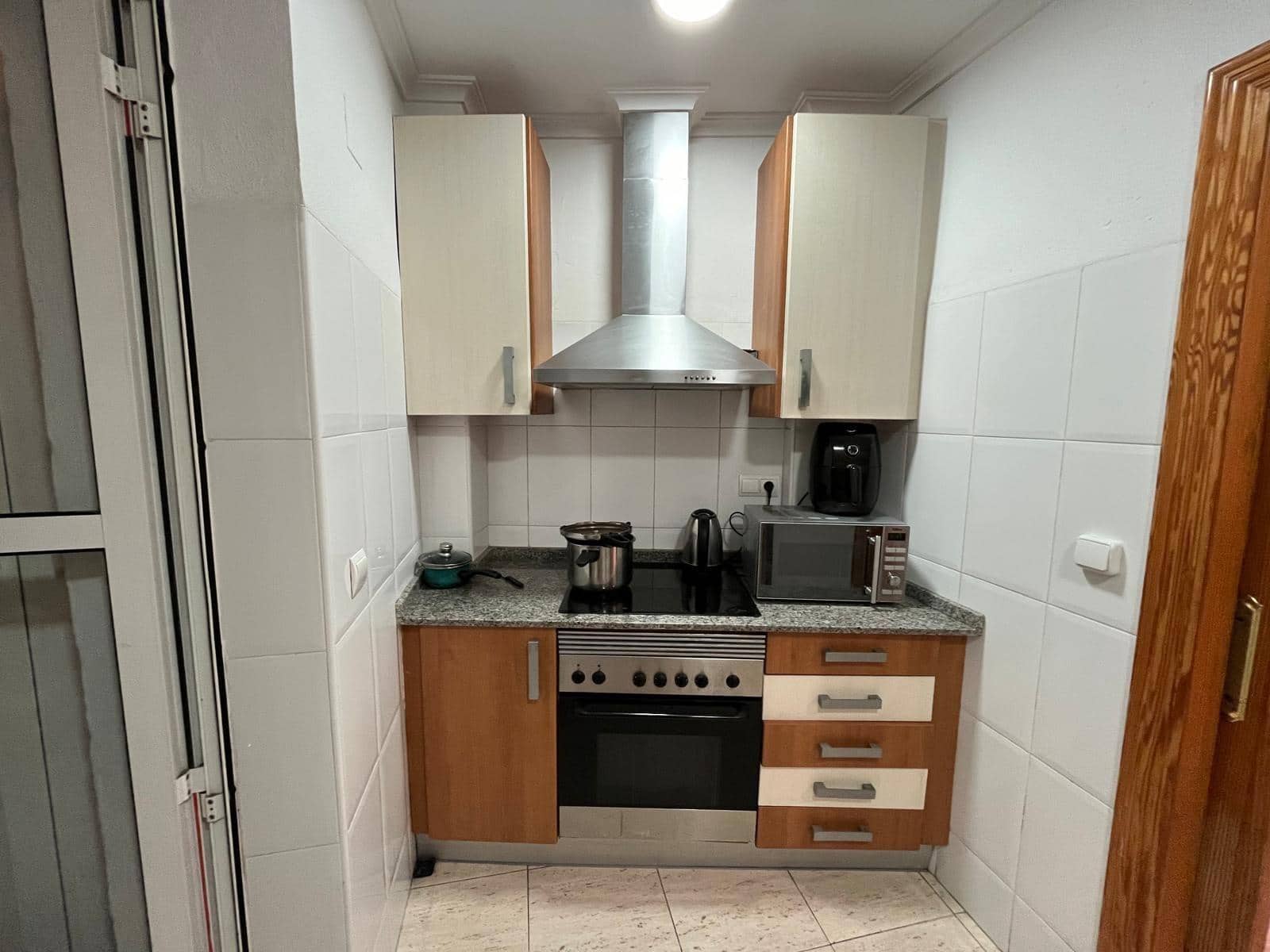 5 bedroom Flat for sale in Alicante / Alacant city - € 147,000 (Ref: 9631762)