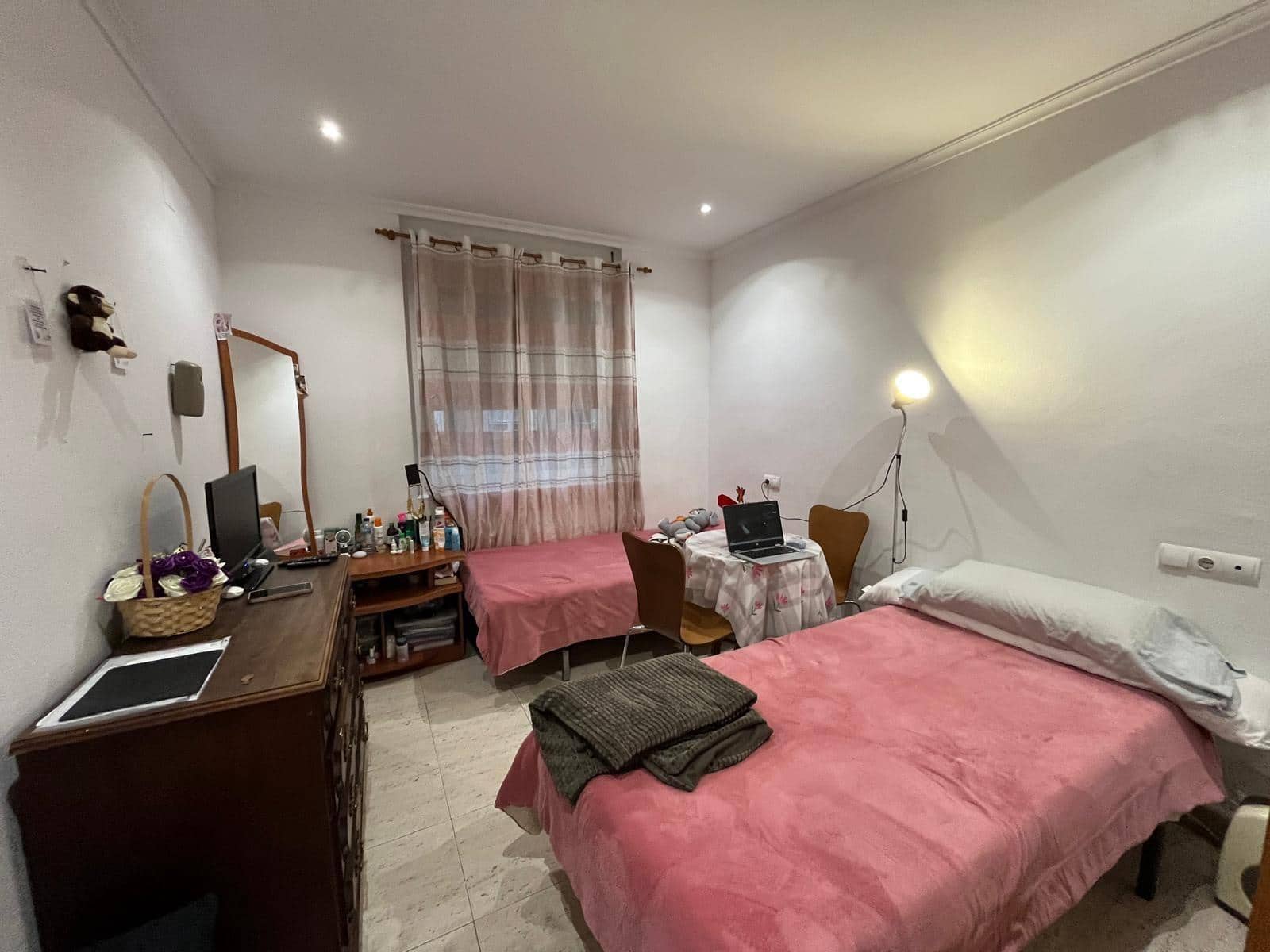 5 bedroom Flat for sale in Alicante / Alacant city - € 147,000 (Ref: 9631762)