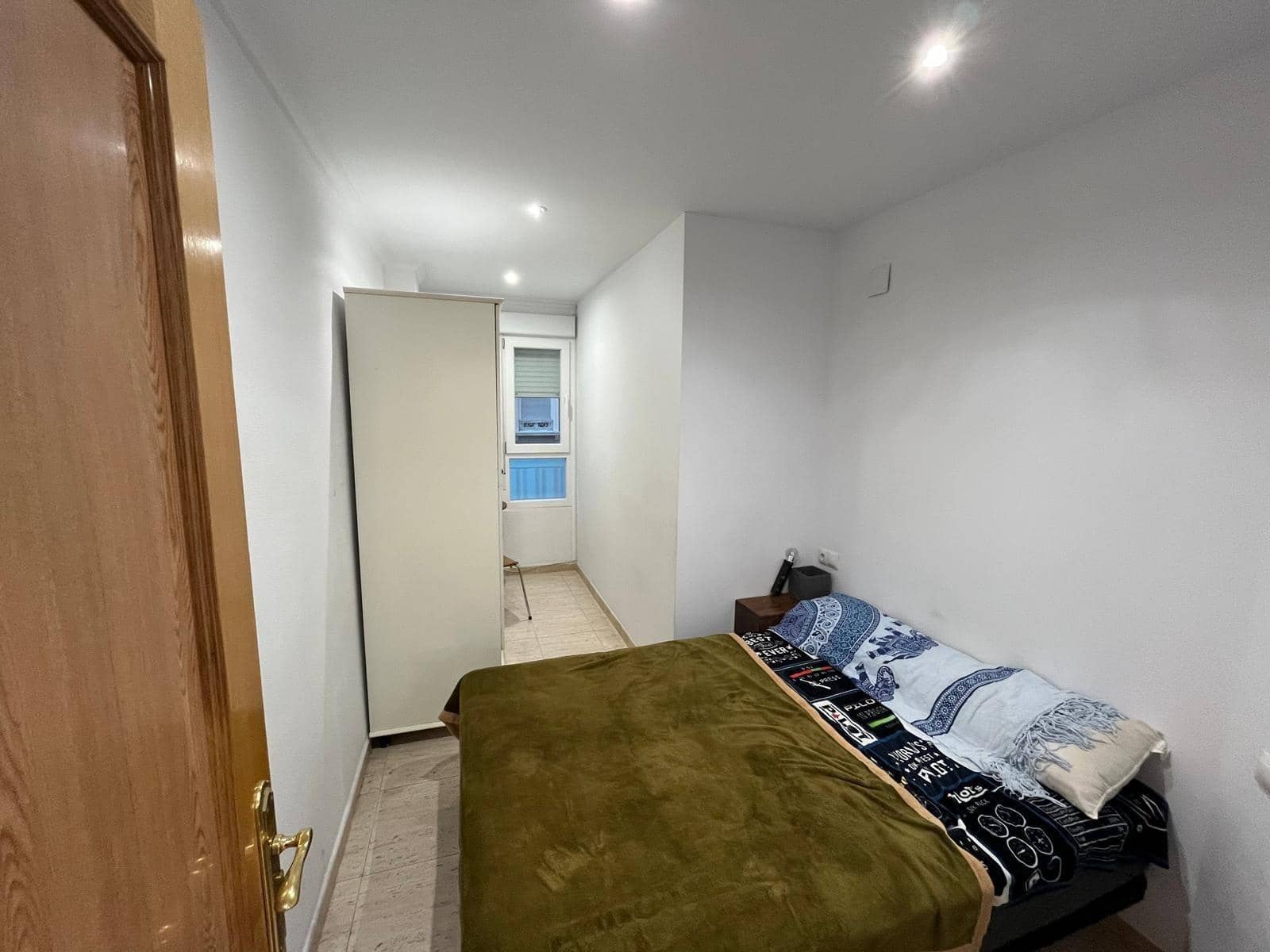 5 bedroom Flat for sale in Alicante / Alacant city - € 147,000 (Ref: 9631762)