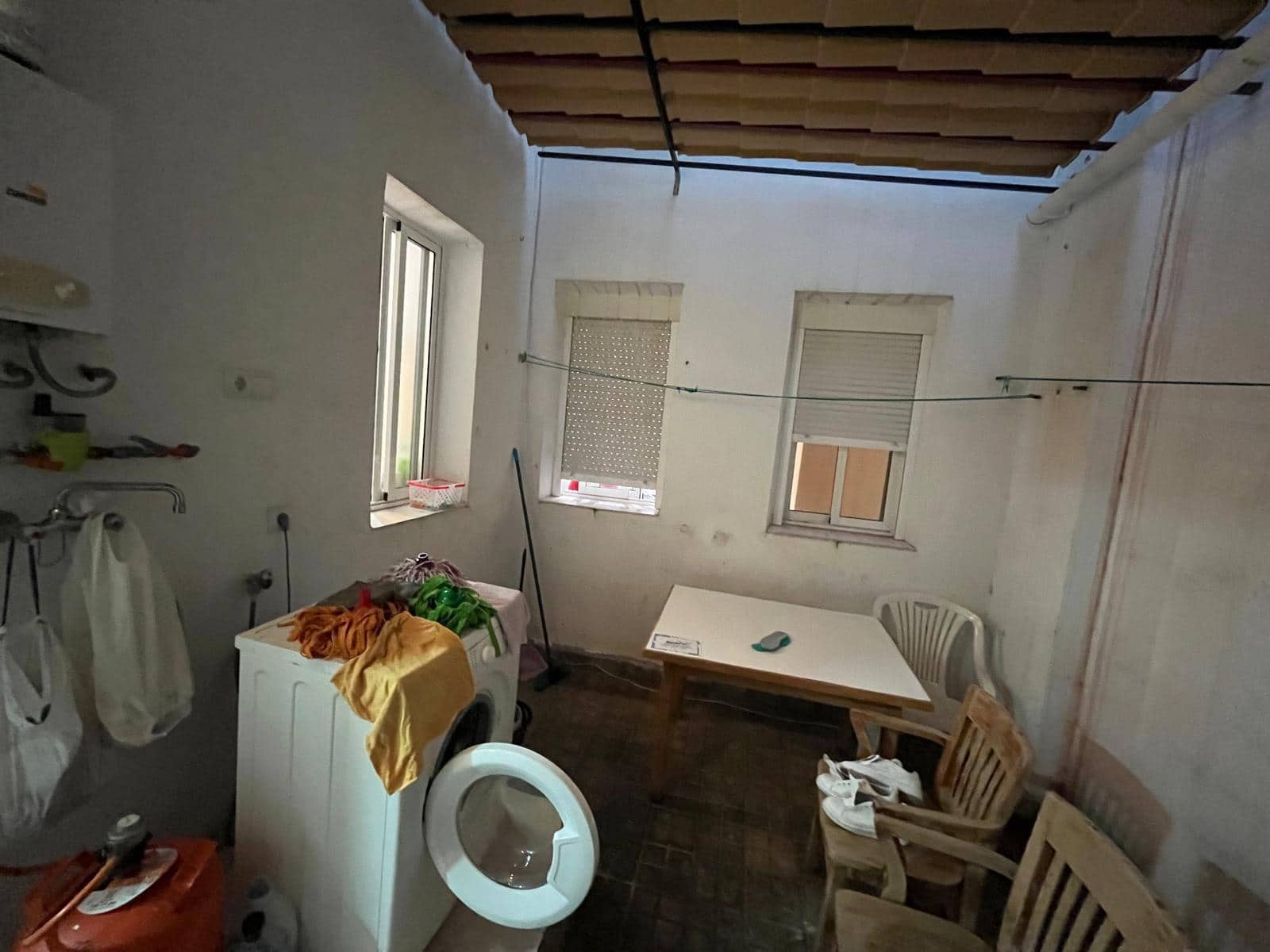 5 bedroom Flat for sale in Alicante / Alacant city - € 147,000 (Ref: 9631762)