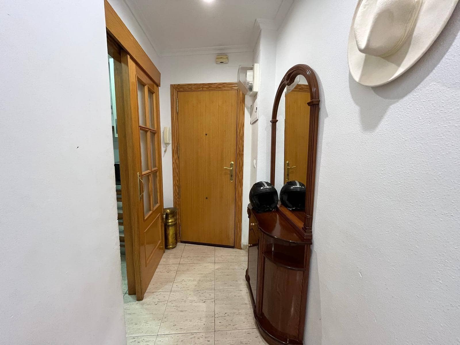 5 bedroom Flat for sale in Alicante / Alacant city - € 147,000 (Ref: 9631762)