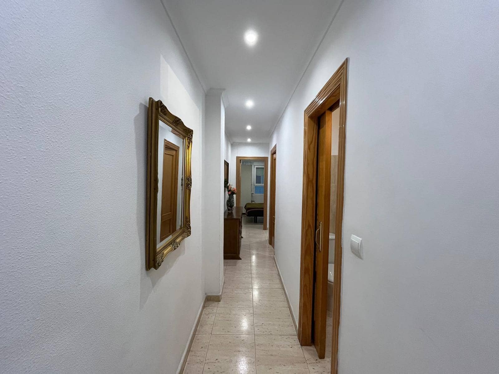 5 bedroom Flat for sale in Alicante / Alacant city - € 147,000 (Ref: 9631762)