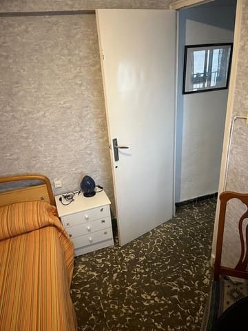 2 bedroom Flat for sale in Alicante / Alacant city - € 72,000 (Ref: 9631767)