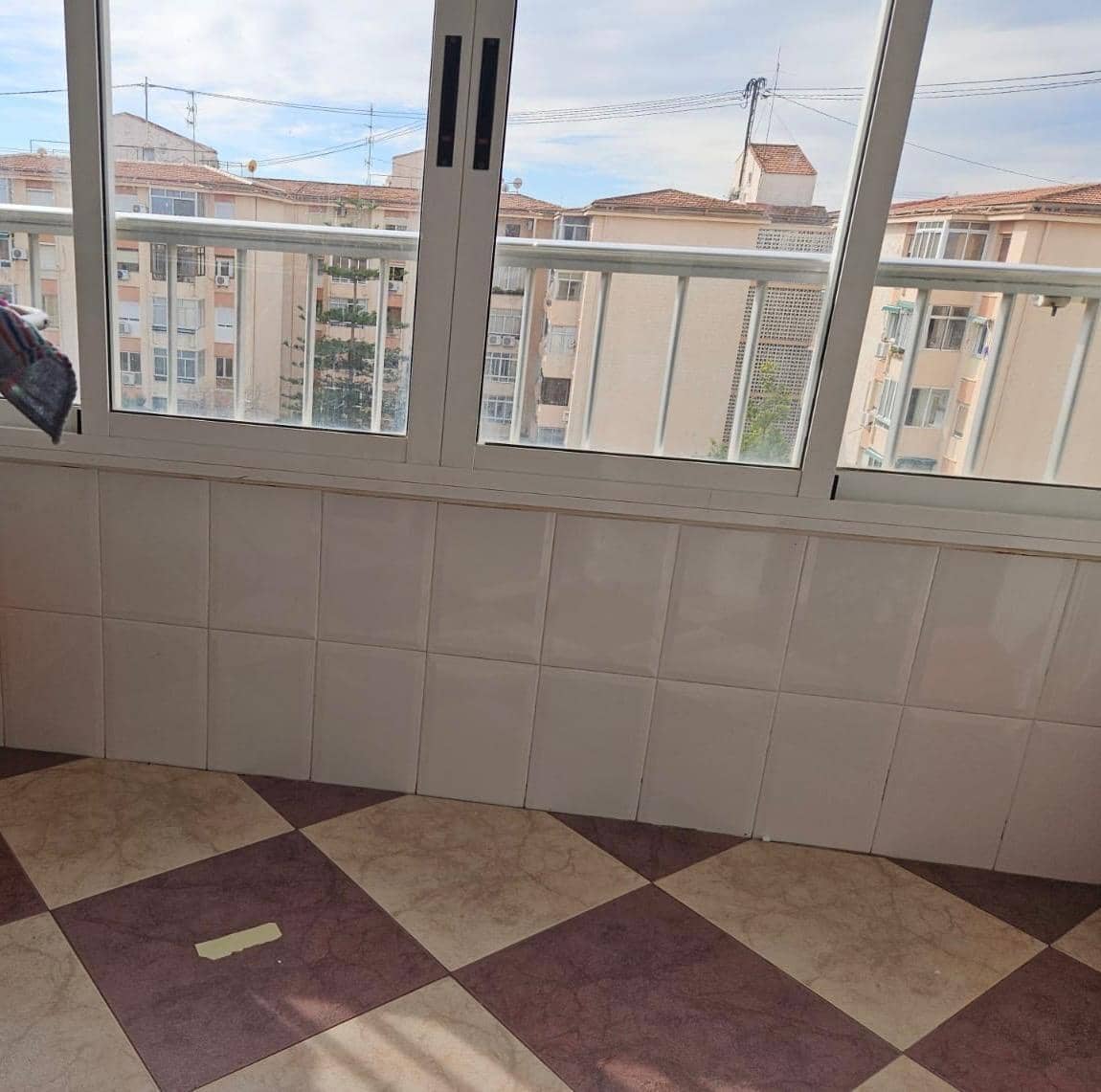 3 soveværelse Lejlighed til salg i Alicante by - € 116.000 (Ref: 9634184)