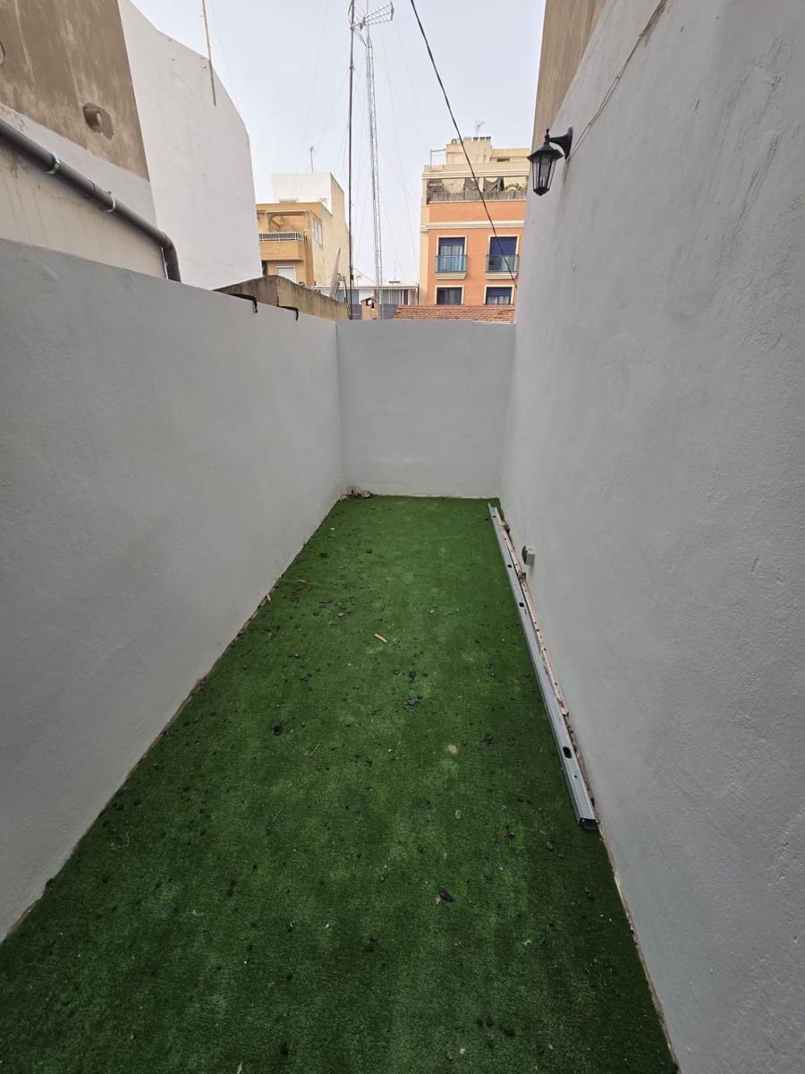 3 bedroom Flat for sale in Alicante / Alacant city - € 156,000 (Ref: 9634187)