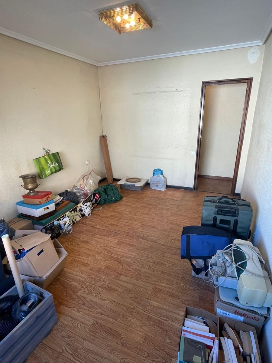 3 bedroom Flat for sale in Alicante / Alacant city - € 155,000 (Ref: 9637521)