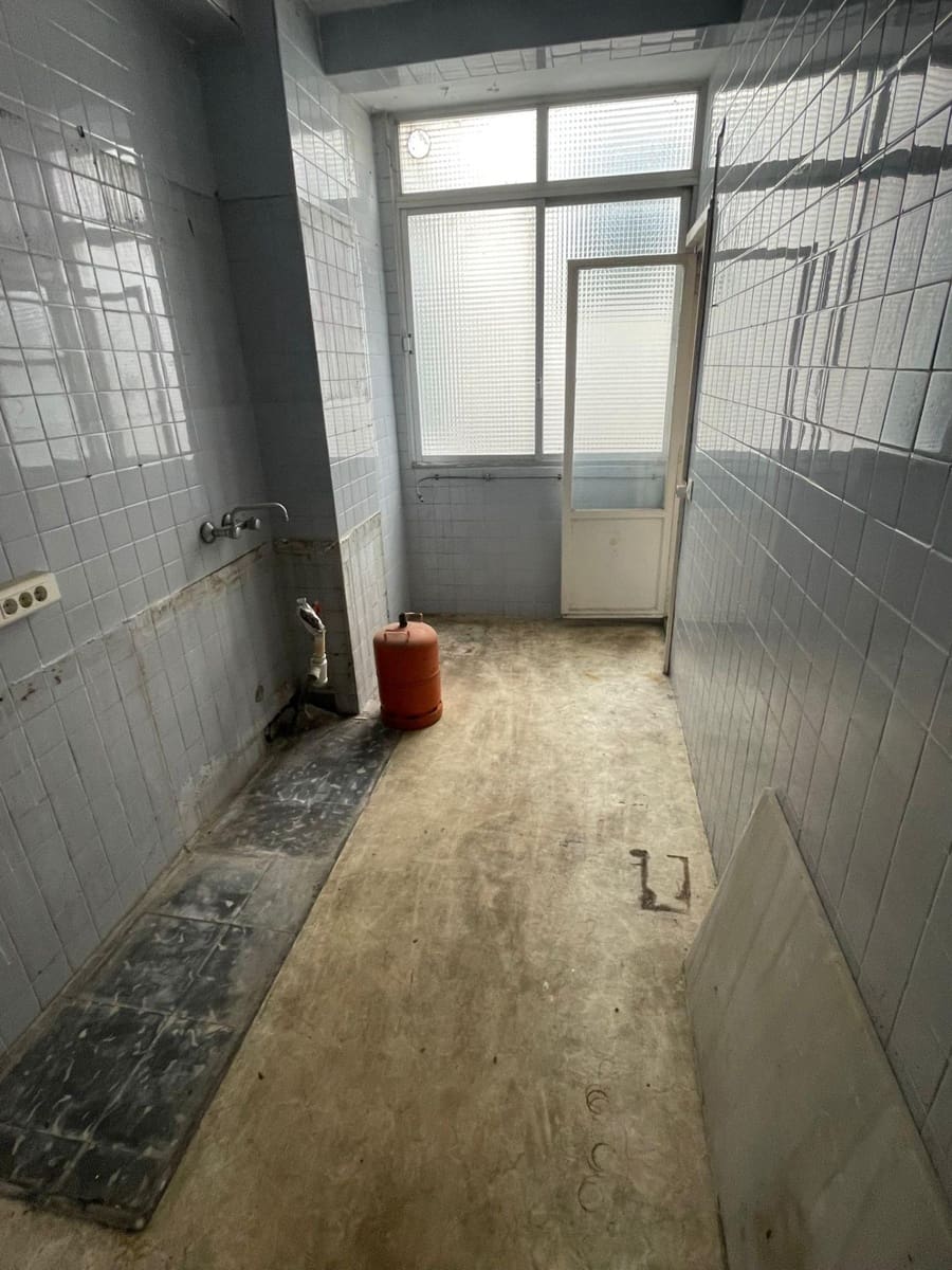 3 bedroom Flat for sale in Alicante / Alacant city - € 155,000 (Ref: 9637521)