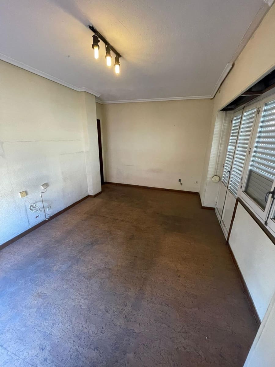 3 bedroom Flat for sale in Alicante / Alacant city - € 155,000 (Ref: 9637521)