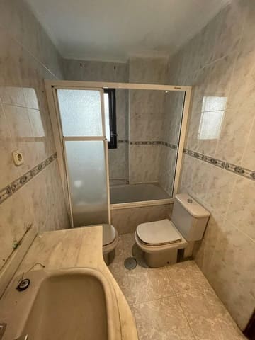 3 bedroom Flat for sale in Carolinas Altas, Alicante / Alacant city - € 155,000 (Ref: 9637521)