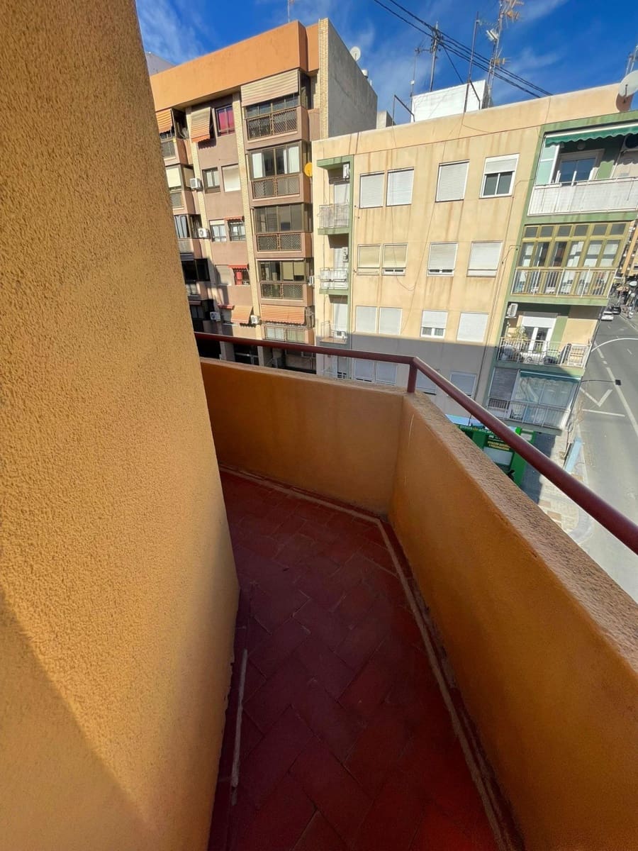 3 bedroom Flat for sale in Alicante / Alacant city - € 155,000 (Ref: 9637521)