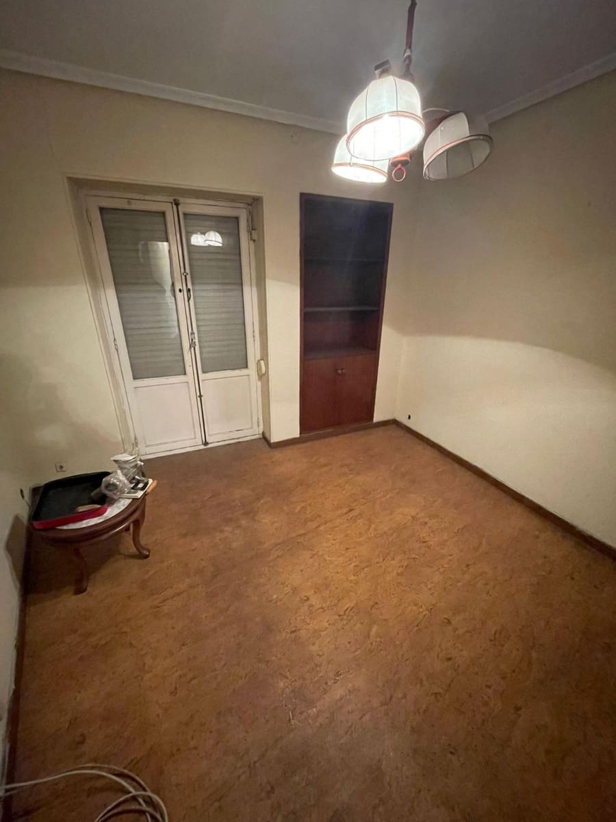 3 bedroom Flat for sale in Alicante / Alacant city - € 155,000 (Ref: 9637521)