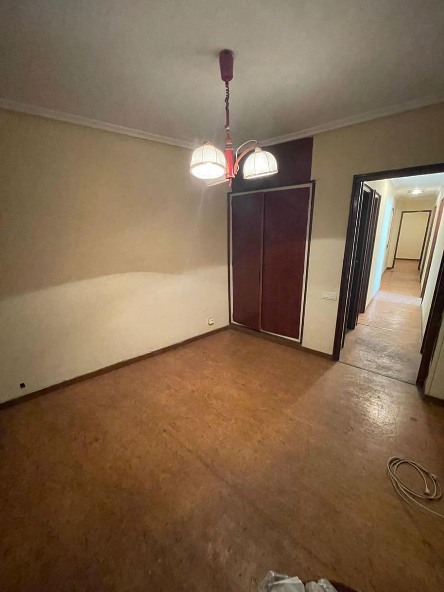 3 bedroom Flat for sale in Alicante / Alacant city - € 155,000 (Ref: 9637521)