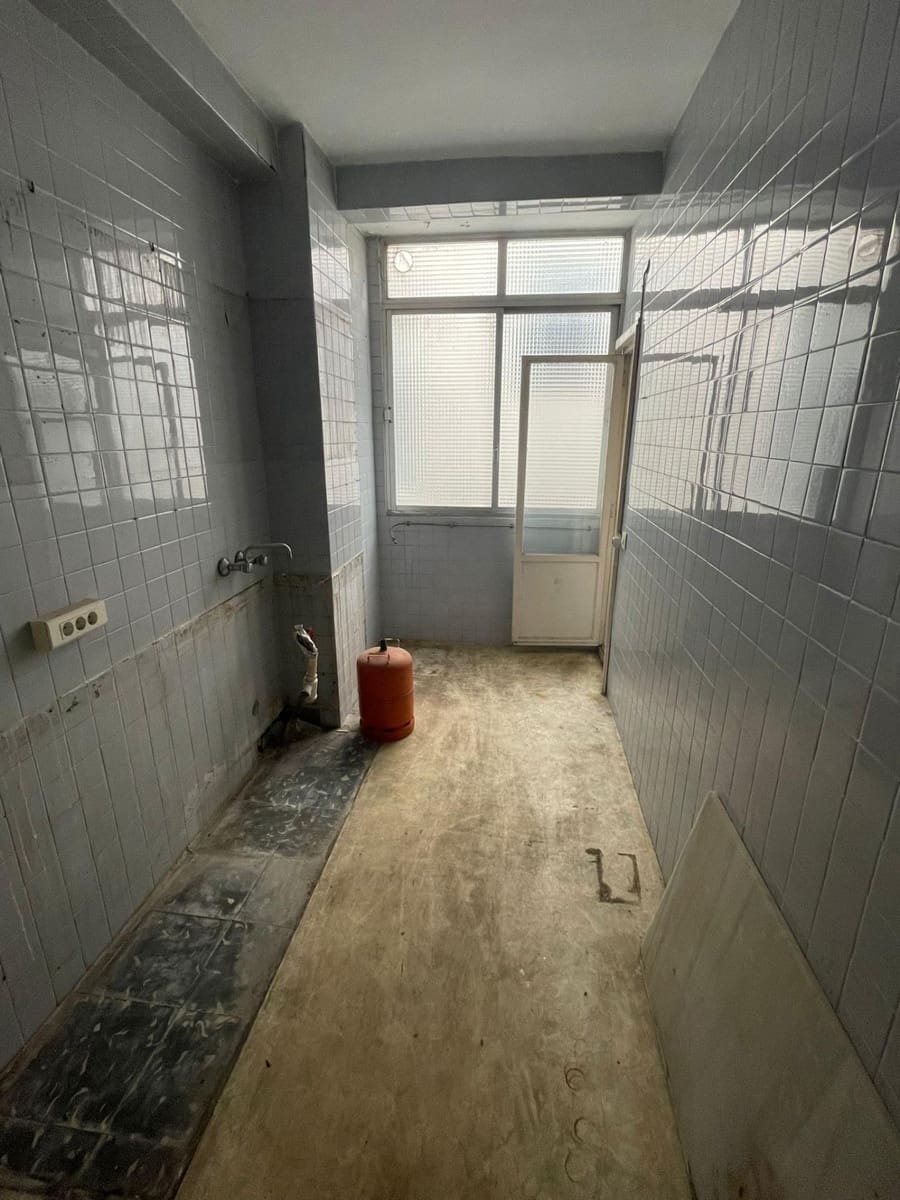 3 bedroom Flat for sale in Alicante / Alacant city - € 155,000 (Ref: 9637521)