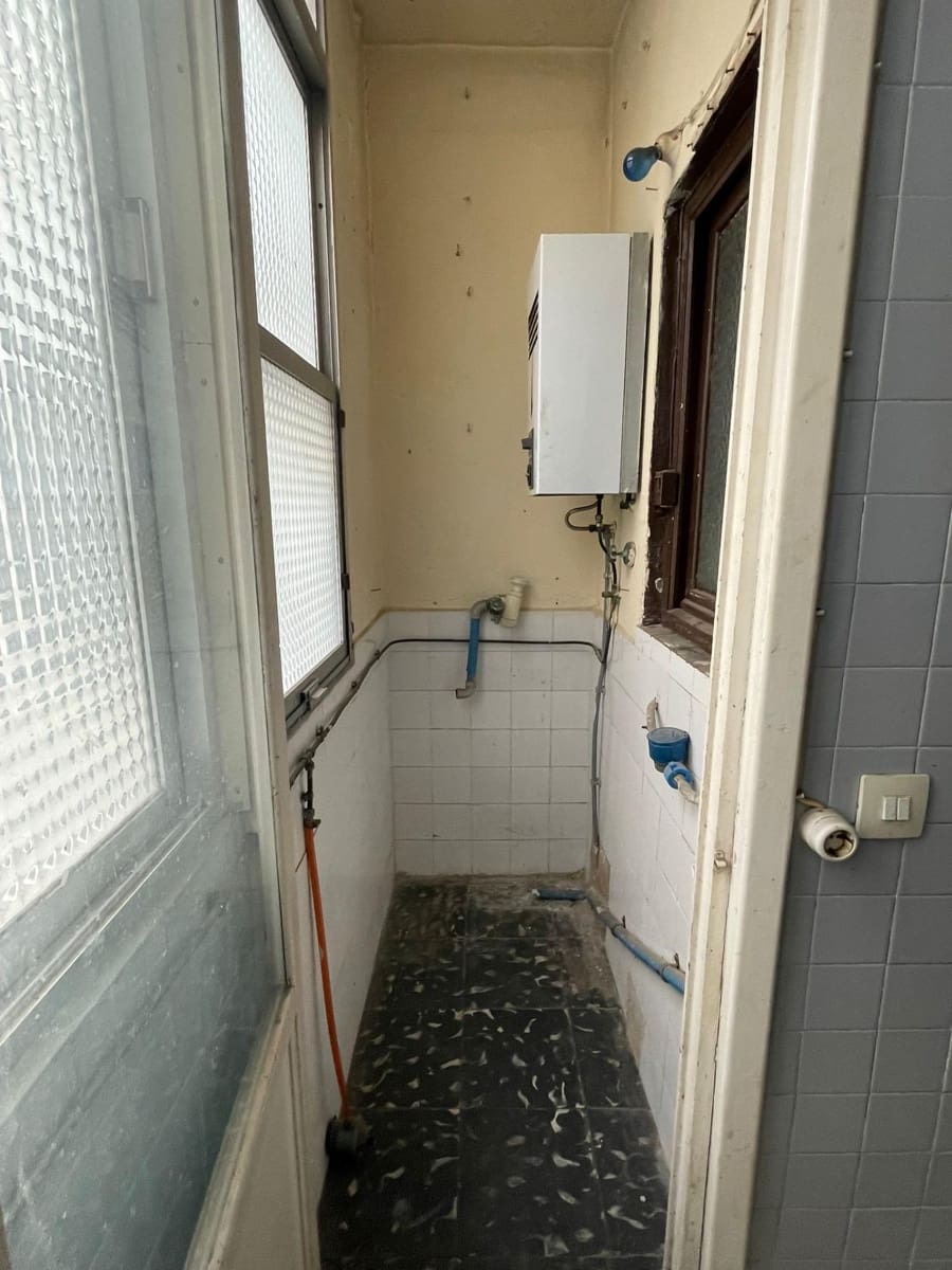 3 bedroom Flat for sale in Alicante / Alacant city - € 155,000 (Ref: 9637521)