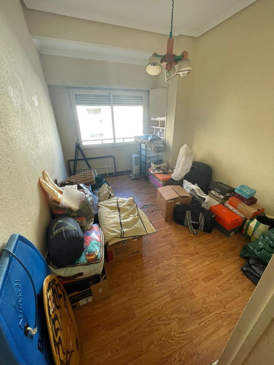 3 bedroom Flat for sale in Alicante / Alacant city - € 155,000 (Ref: 9637521)